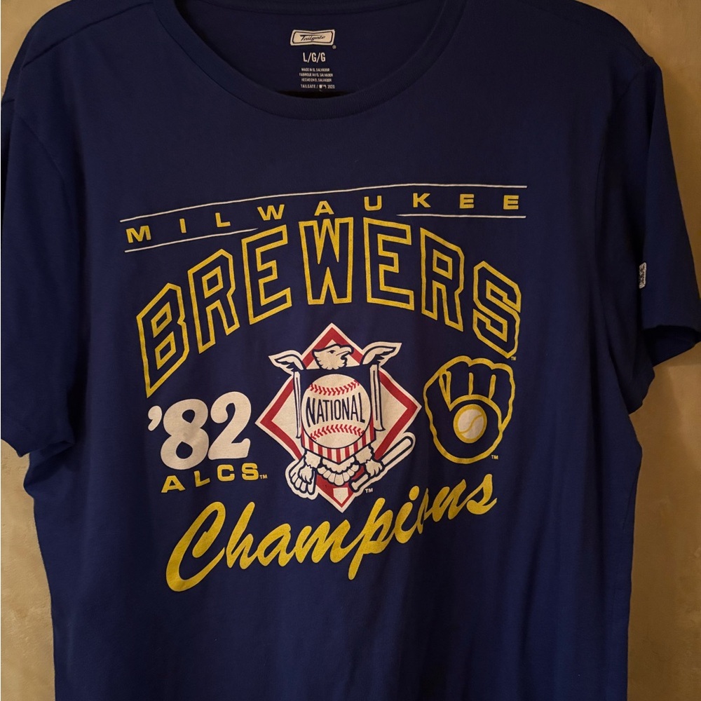 American Eagle/Tailgate Collection Milwaukee Brewers Champions T-Shirt Size L